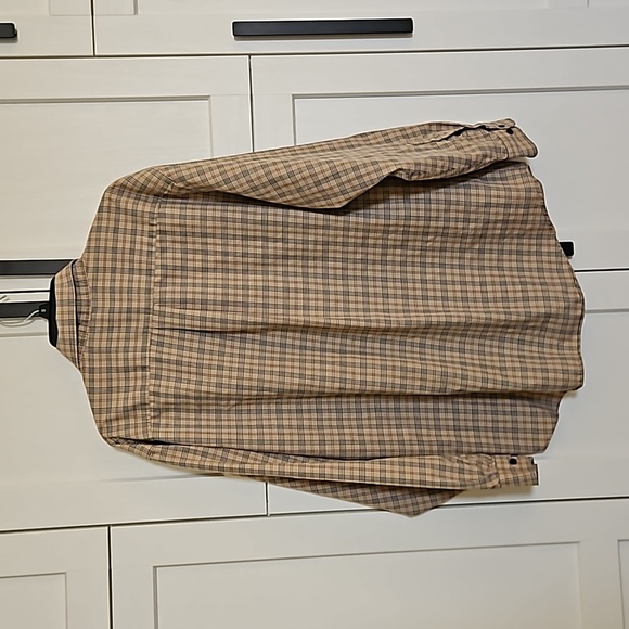 Van Heusen Men's button down long sleeve shirt - Picture 6 of 6